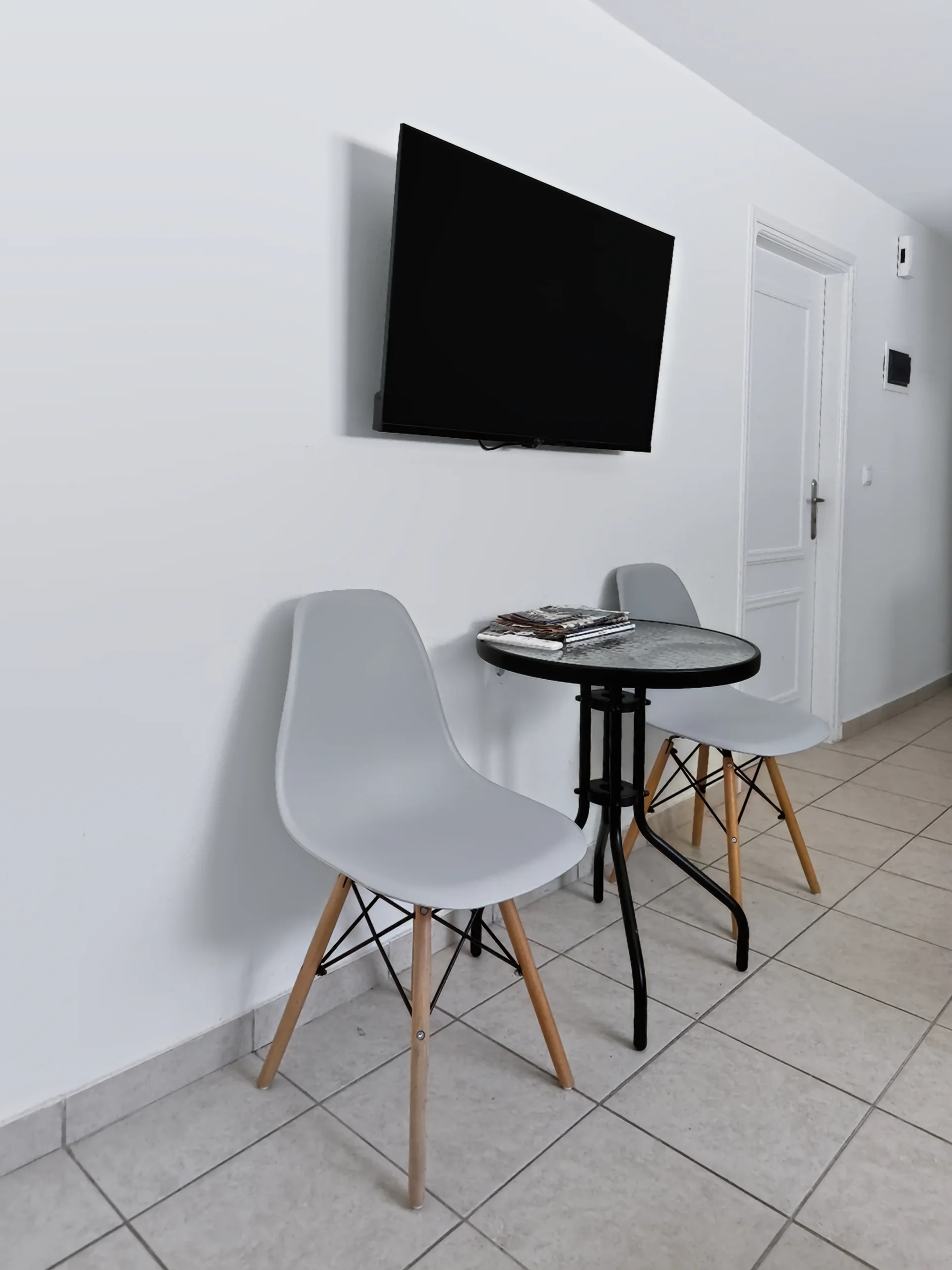 Apartment 5: dining area for relaxed meals at Chakalaka Resort