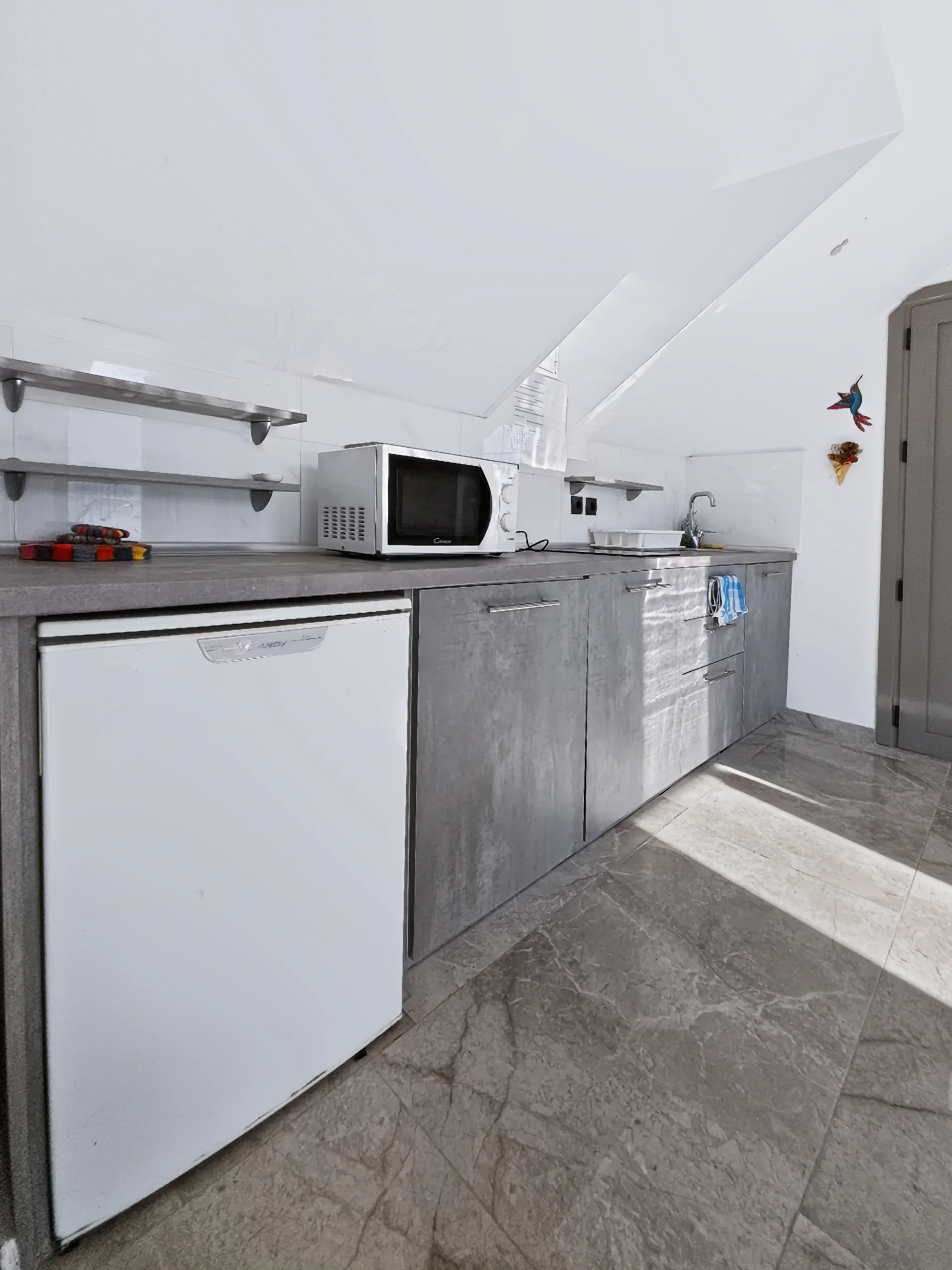Sofita Apartment: compact, equipped kitchenette for simple holiday meals