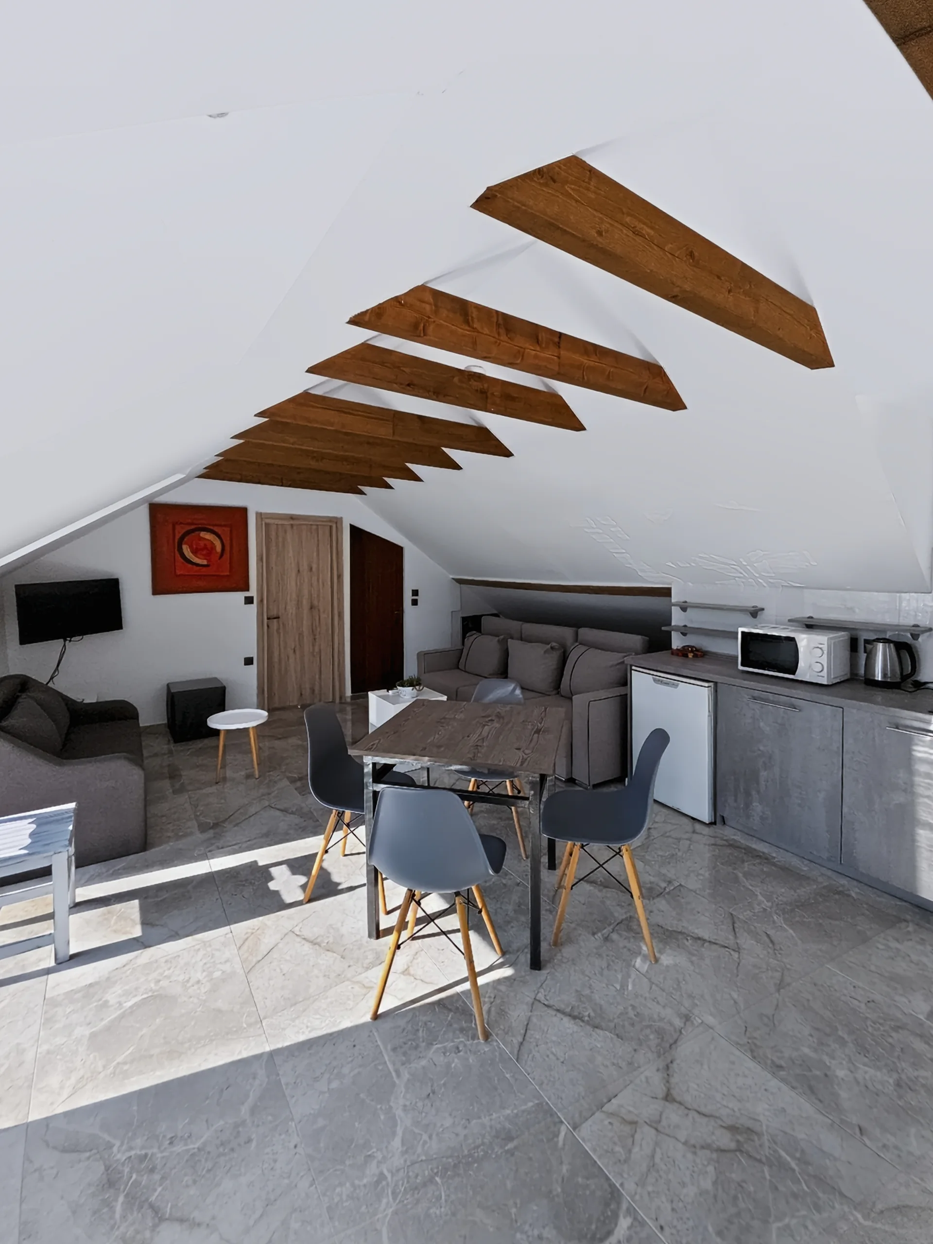 Sofita Apartment: dining area for relaxed meals at Chakalaka Resort