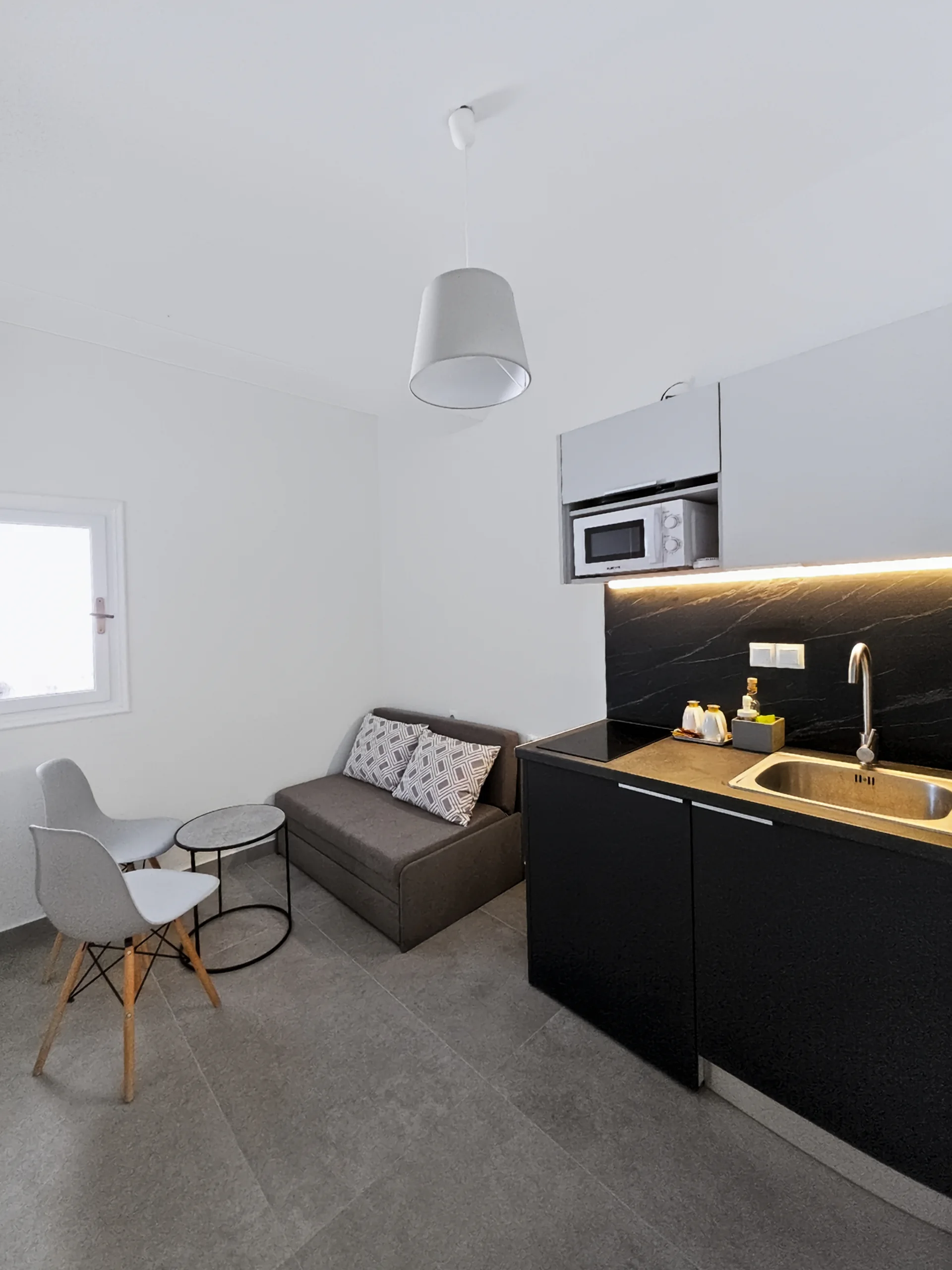 Studio 3: compact, equipped kitchenette for simple holiday meals