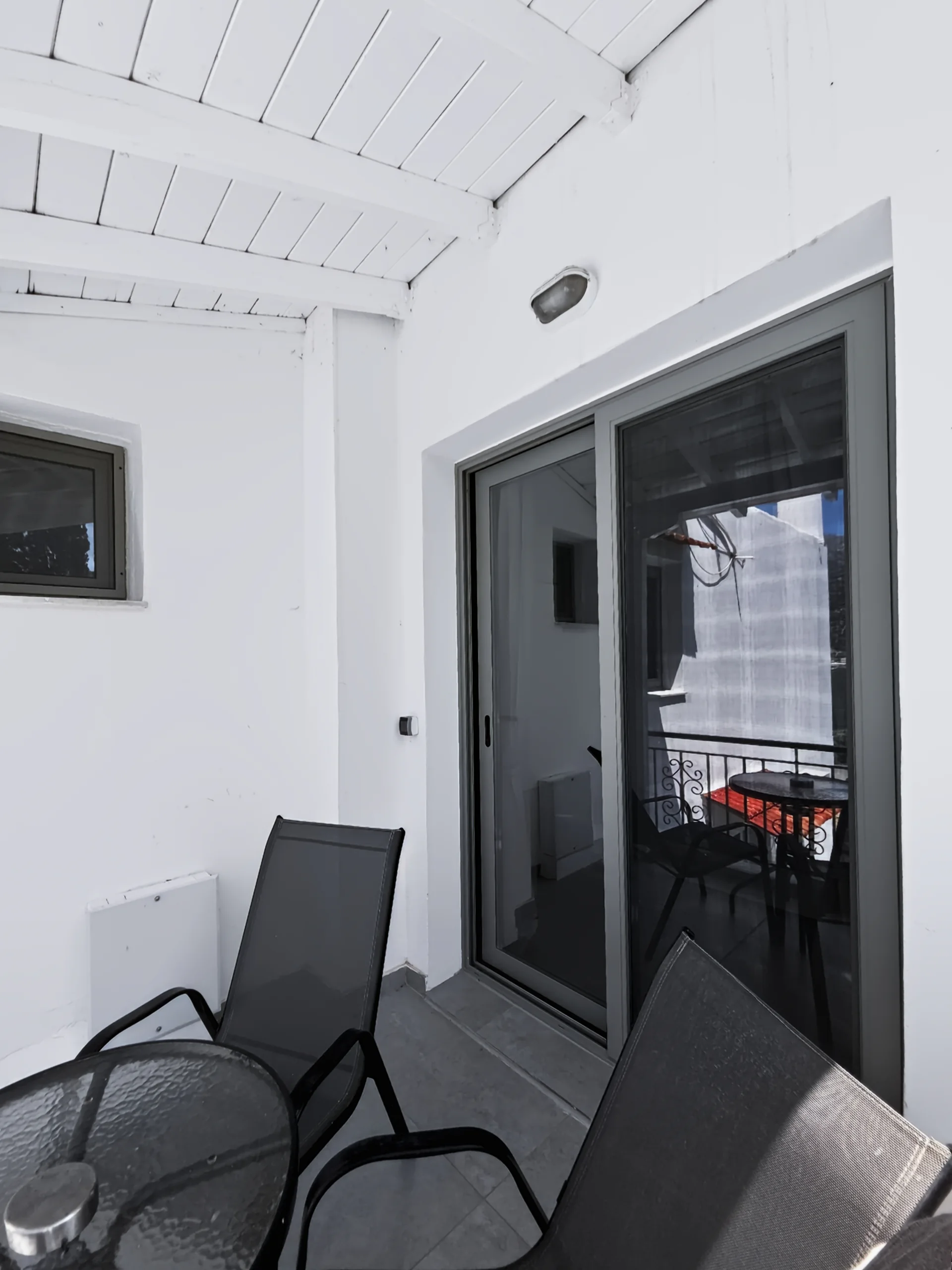 Studio 3: covered private terrace with outdoor seating in Geni