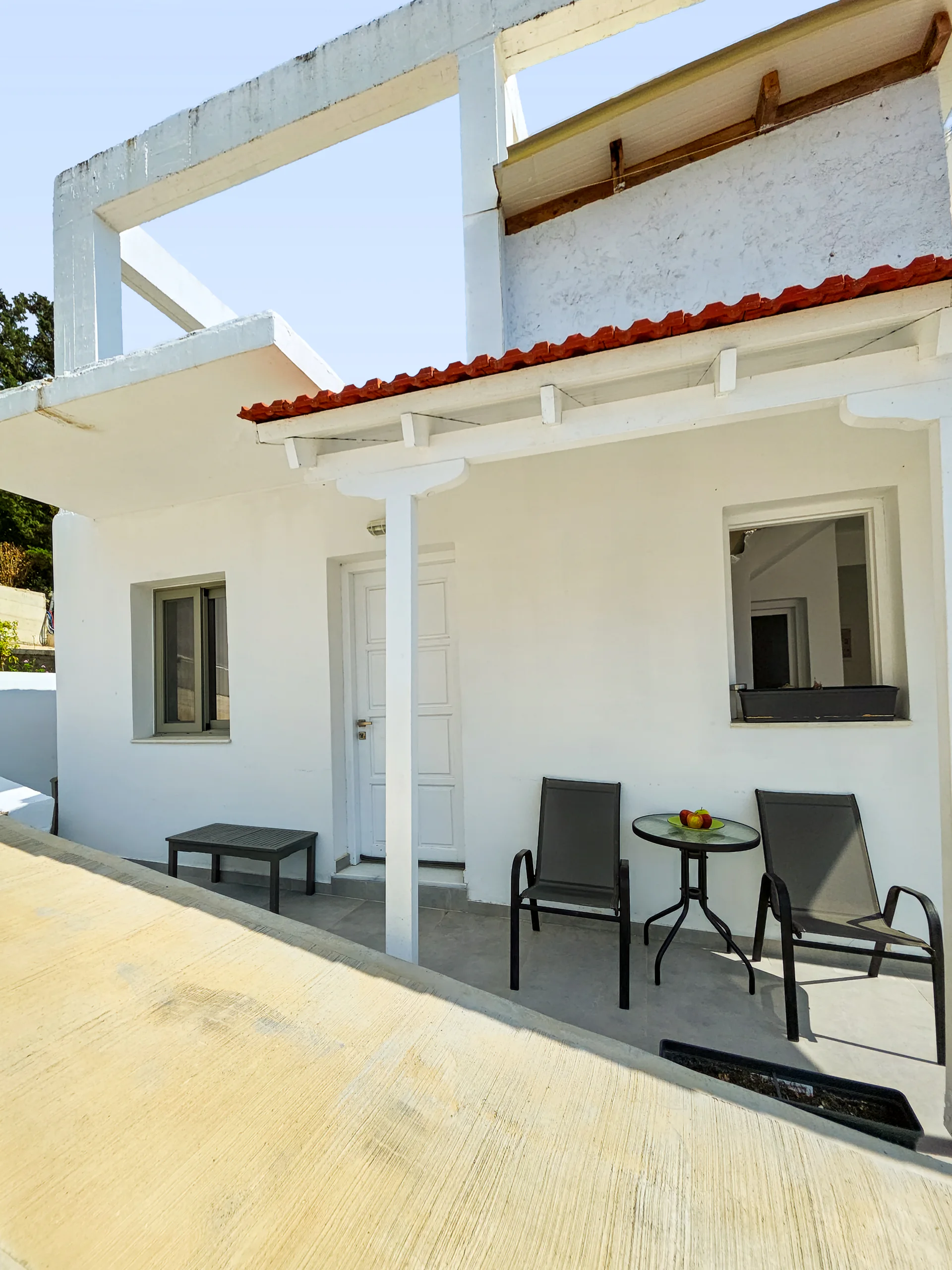 Studio 4: whitewashed exterior and private outdoor space in Geni