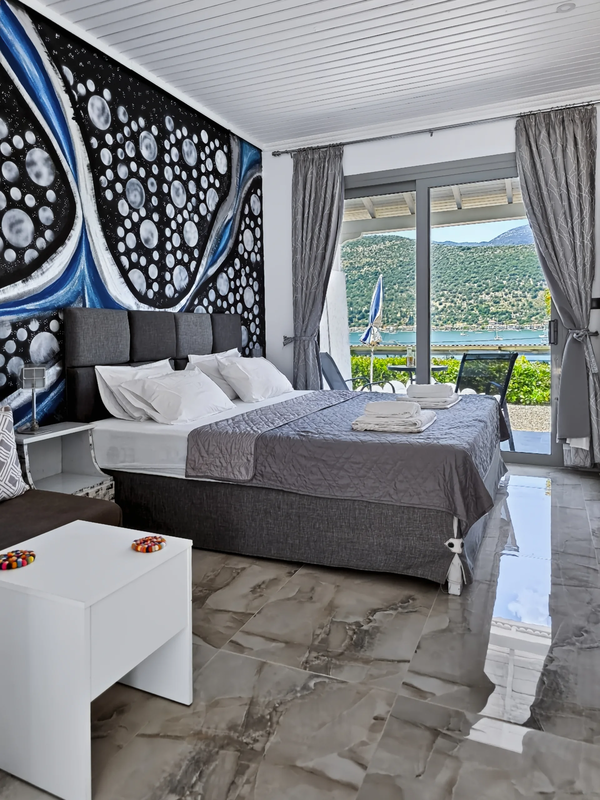 Studio 13: double bed beside the sea-view balcony in Geni, Lefkada