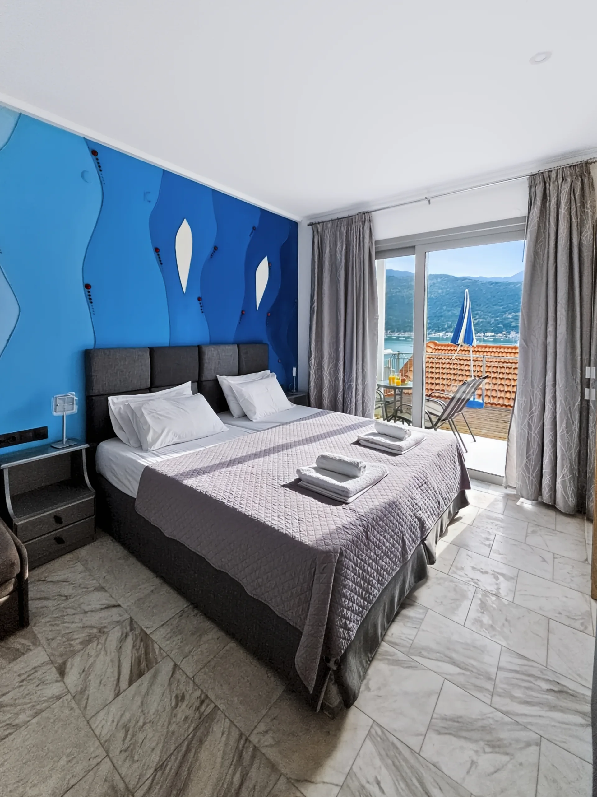 Studio 18: double bed beside the sea-view balcony in Geni, Lefkada
