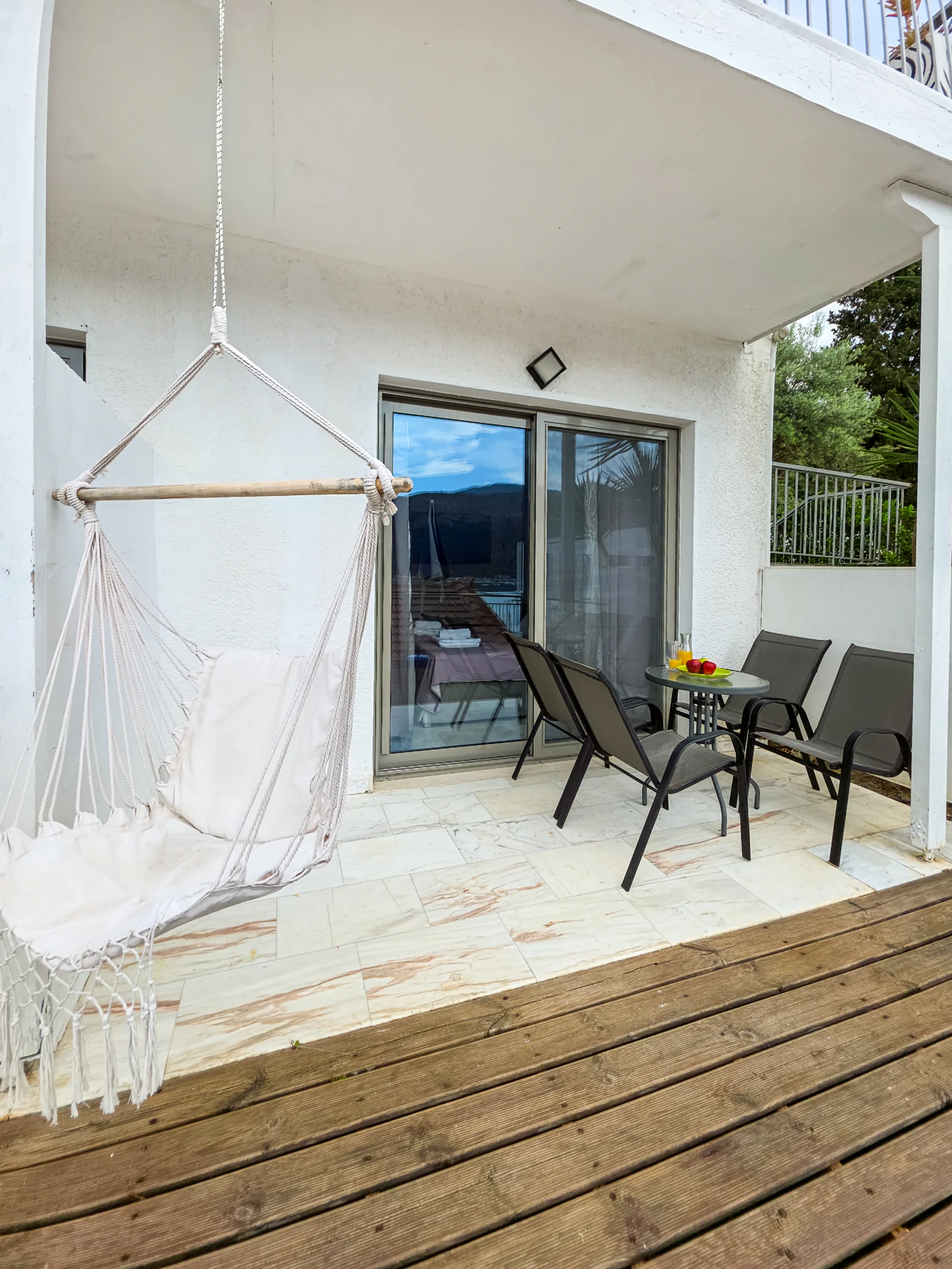 Studio 18: covered terrace with a hammock and Geni Bay view