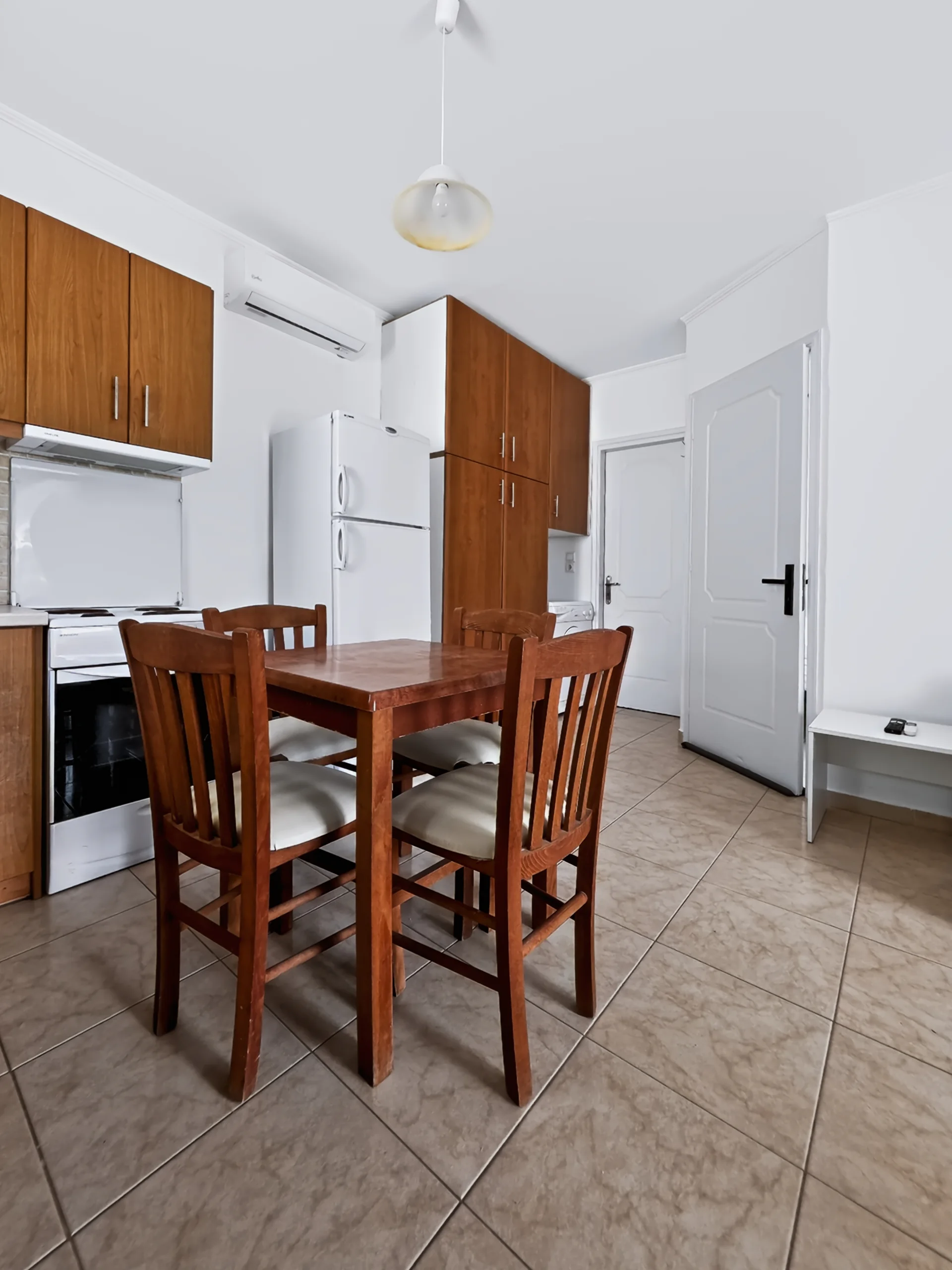Villa 1: dining area for relaxed meals at Chakalaka Resort