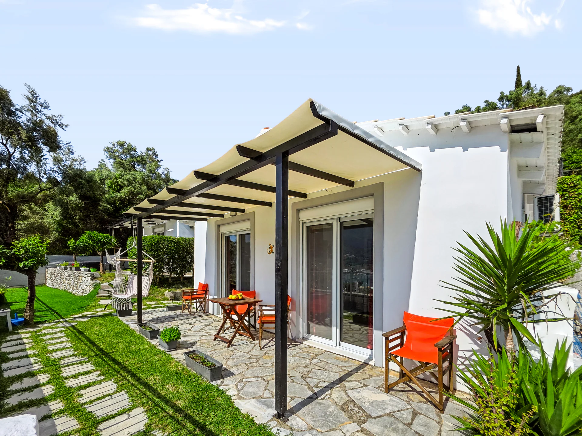 Villa 1: whitewashed exterior and private outdoor space in Geni