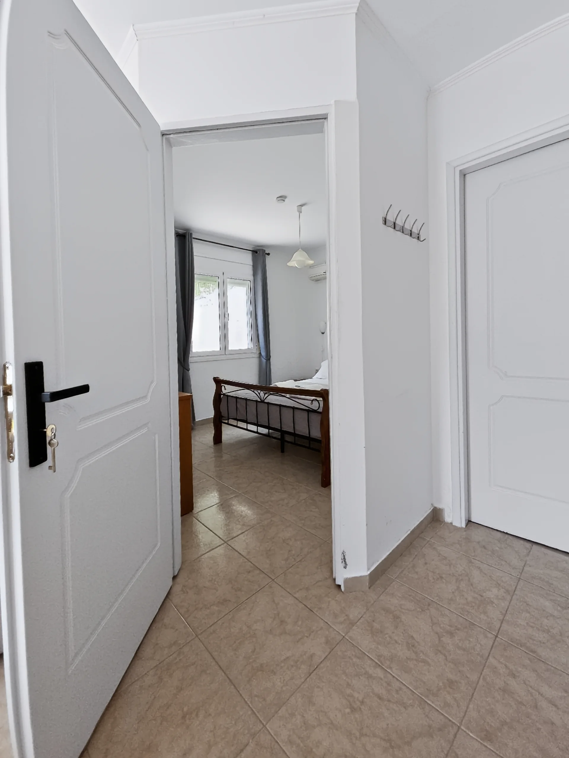 Villa 2: hallway connecting the bedrooms and bathroom
